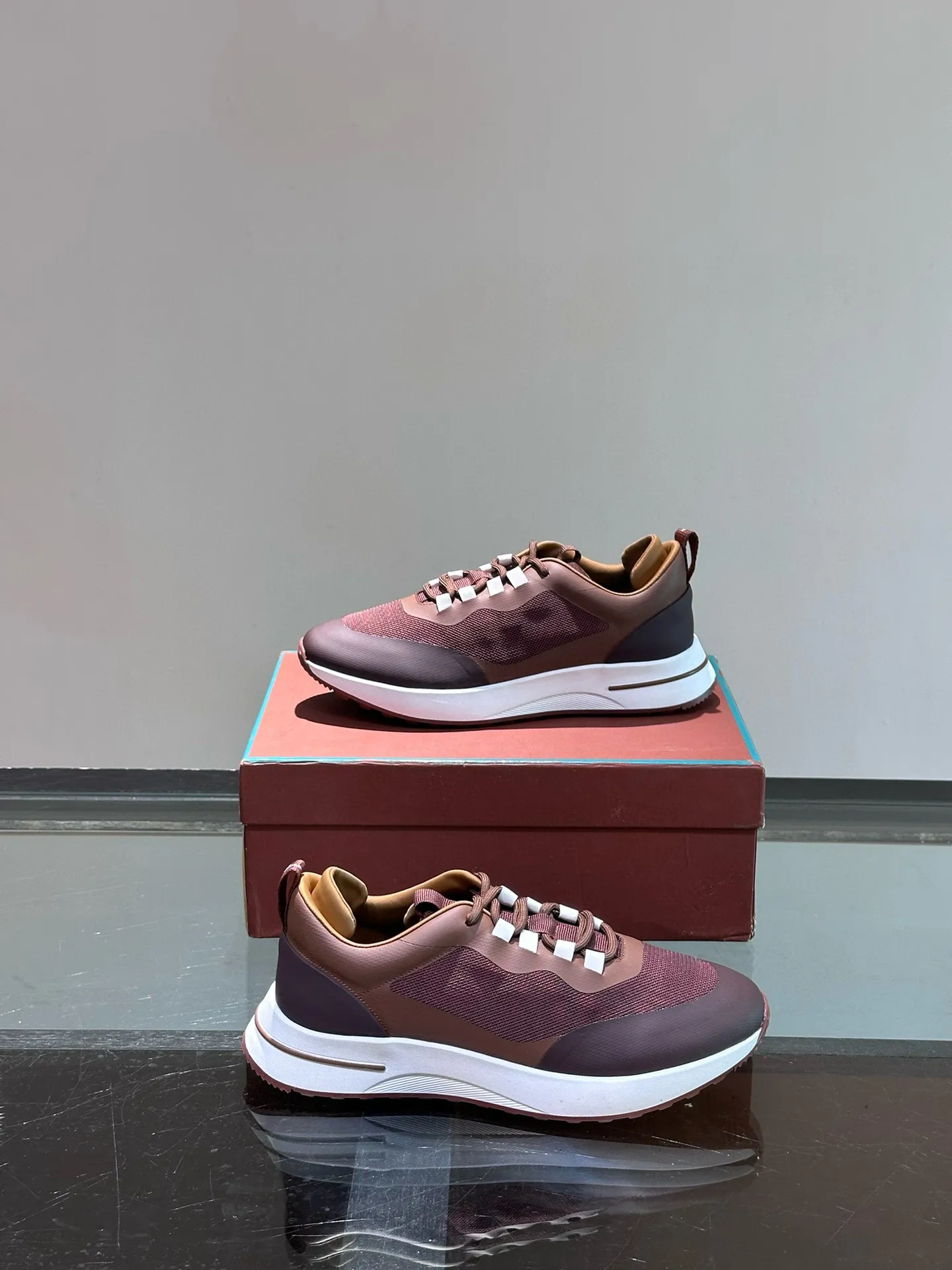 Factory price: 540💰Loro men's shoes💰iana niche Loro classic jogging shoes, men's lace-up casual shoes and sneakers, high-quality lightweight and comfortable fabrics, suitable for outdoor leisure, the color scheme is young and energetic, and it looks great with sportswear or casual suits! Size: 39-45 (38, 46 customized)